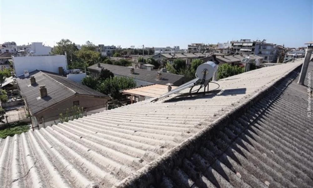 Μπαλάκι οι ευθύνες Κυβέρνησης - Δήμου για τις στέγες αμιάντου στην Πάτρα